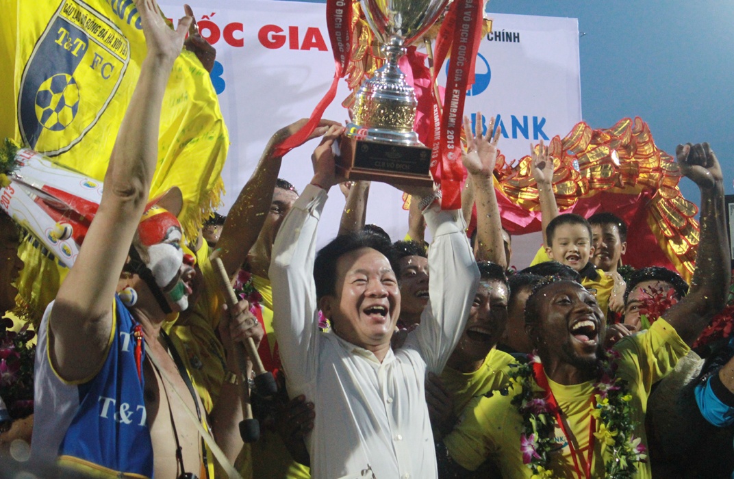 Ha Noi T&T an mung ngoi vo dich V.League 2013 hinh anh