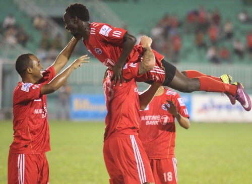 B.Binh Duong tiet lo bi kip kiem tien mua doi hinh khung hinh anh