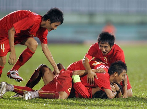 U19 Viet Nam danh guc doi thu Malaysia hinh anh