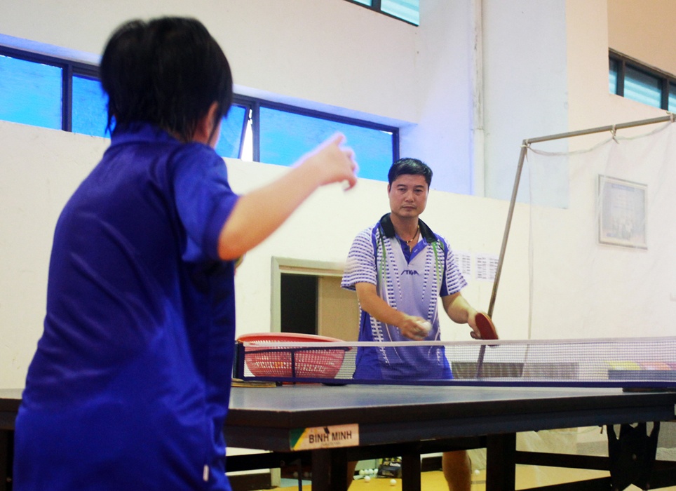 Vu Manh Cuong giup bau Hien 'lam vua' bong ban Viet Nam hinh anh