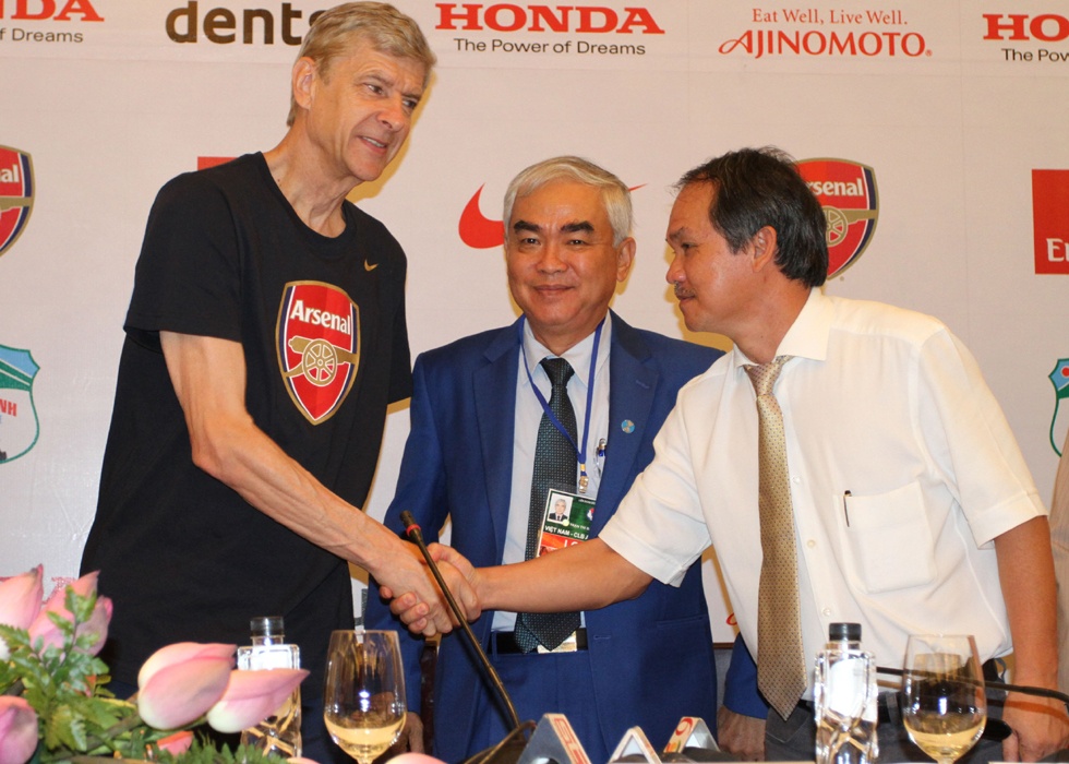 Bau Duc: 'Truoc 20 tuoi, cau thu khong can den tien' hinh anh