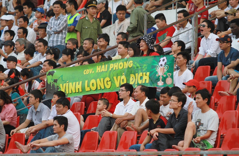 CDV Hai Phong choi dep, co vu cuong nhiet cho Vinh Long hinh anh