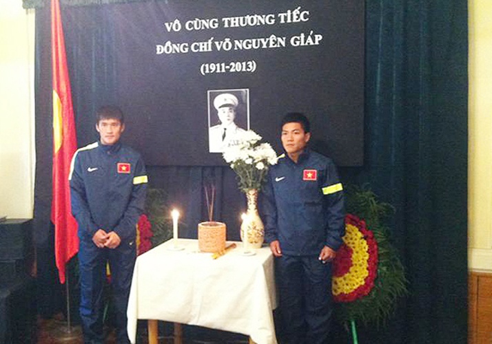 Cong Vinh vieng tuong Giap tren dat Uzbekistan hinh anh