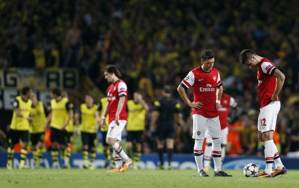 Arsenal dut mach bat bai trong ngay sinh nhat HLV Wenger hinh anh