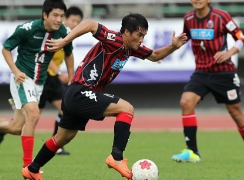 CLB Nhat dung nhieu phuong an giu chan Cong Vinh hinh anh