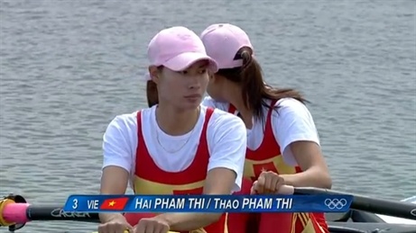 Chuyen VDV dua thuyen suyt mat mang vi... khong biet boi hinh anh