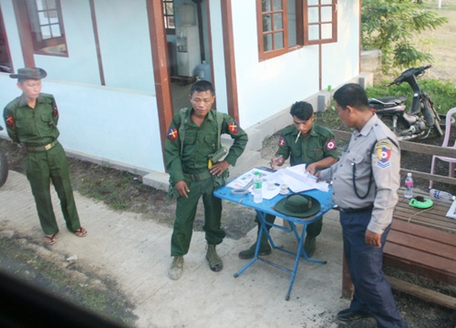 Nhieu bot canh sat bao ve cho SEA Games hinh anh