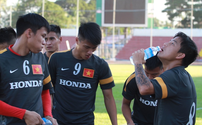 U23 Viet Nam bi lac duong o Myanmar hinh anh