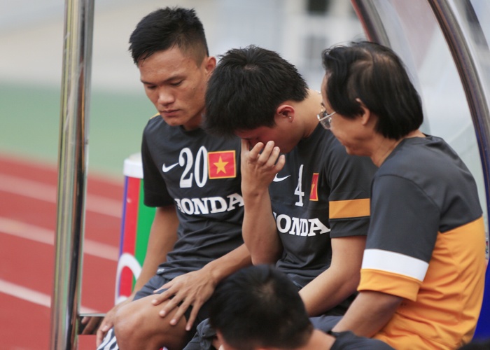 Tuyen thu Viet roi nuoc mat vi som phai chia tay SEA Games hinh anh