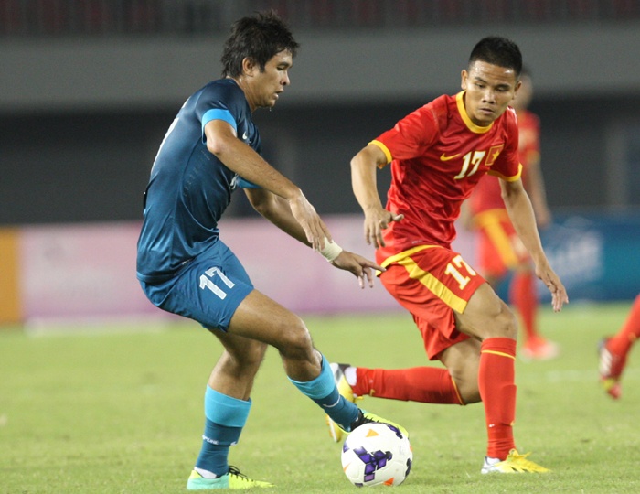 U23 Viet Nam phai nghi tap vi khong co xe dua don hinh anh