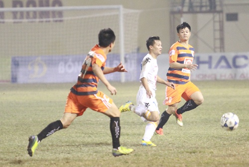 Van Quyen da hong penalty, quan bau Truong van gianh Cup hinh anh