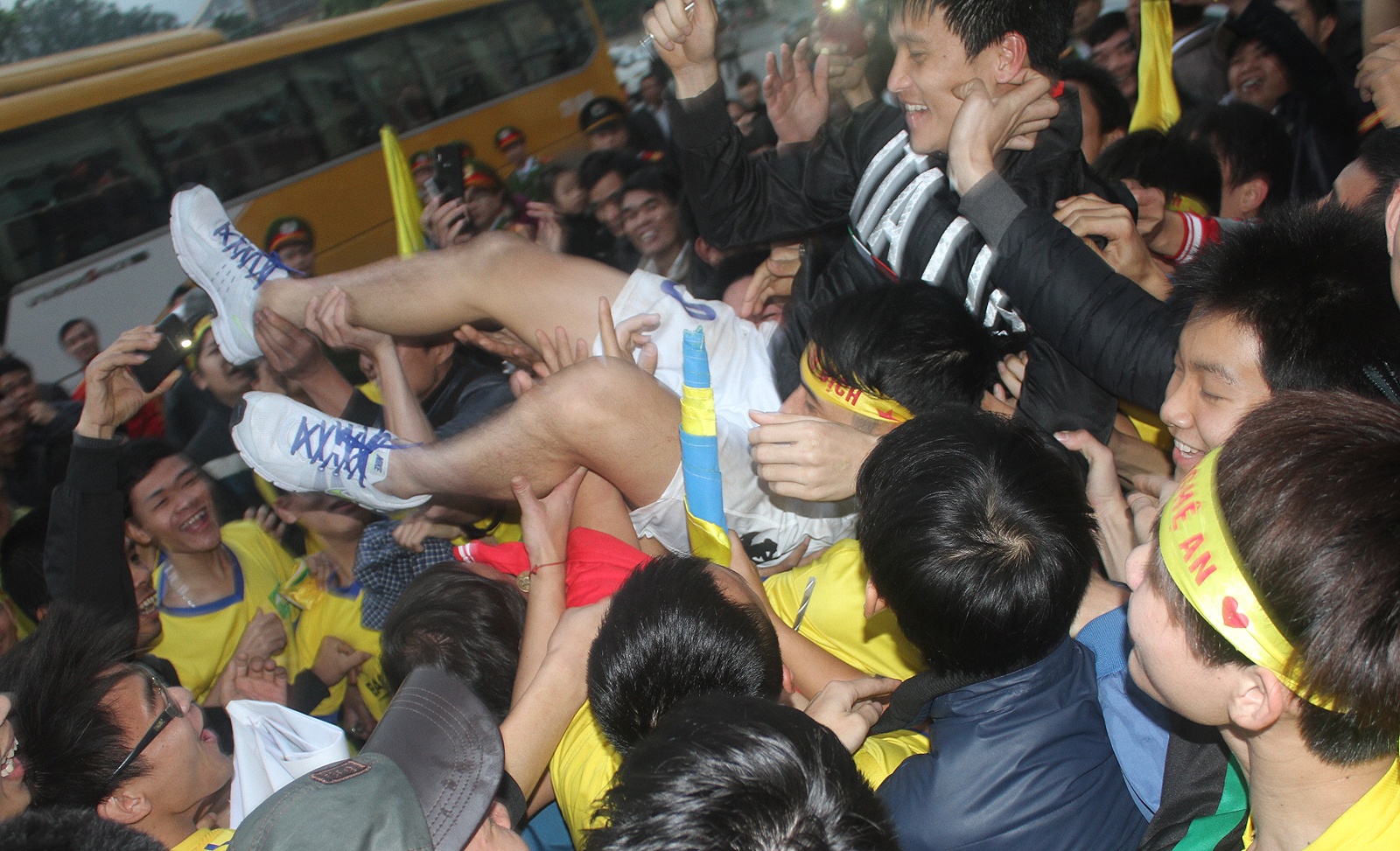 Co dong vien quay chat Cong Vinh o Quang Ninh hinh anh