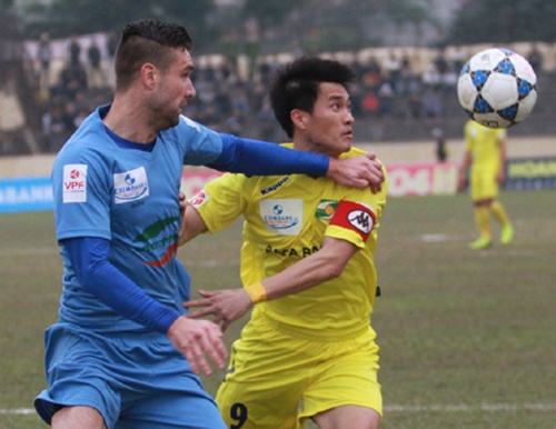 Thanh Hoa chiem ngoi dau cua SLNA ngay tren san Vinh hinh anh