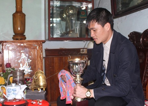 Ra Tet, Cong Vinh don Thuy Tien va con gai ve biet thu hinh anh