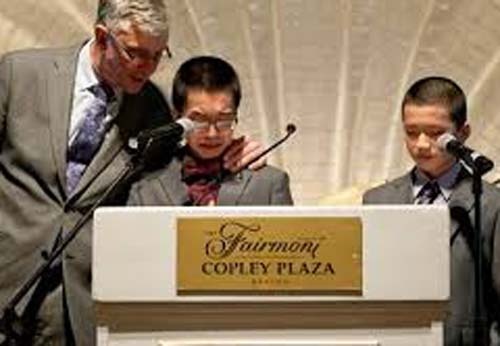 Ky tich cua hai anh em goc Viet song trong khu o chuot My hinh anh