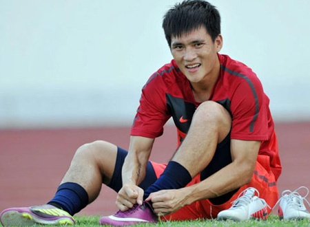 Cong Vinh tro lai dan dat hang cong DT Viet Nam hinh anh