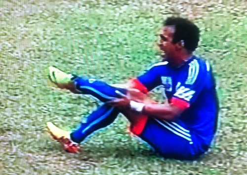 Cau thu Than Quang Ninh gay gap chan sau pha vao bong hinh anh