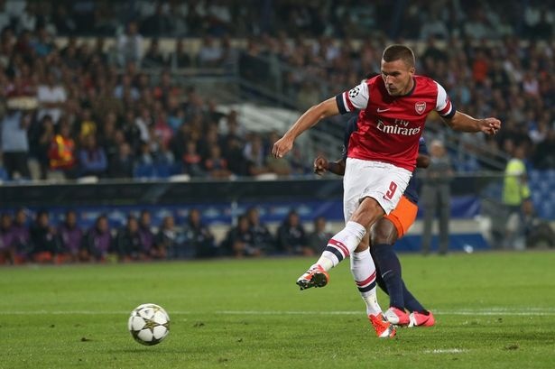 Cu na dai bac cua Podolski hinh anh