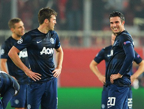 Van Persie chi trich dong doi, che chien thuat cua Moyes hinh anh