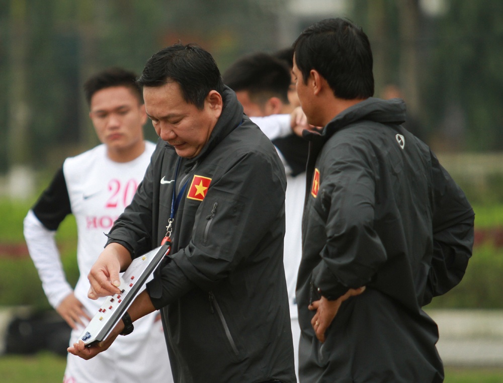 HLV Hoang Van Phuc im lang truoc tin don tu chuc hinh anh