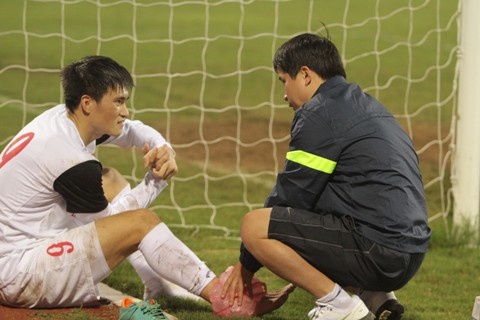 DT Viet Nam bat ngo mat su phuc vu cua Cong Vinh hinh anh