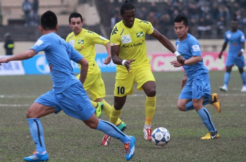 Mat Cong Vinh, SLNA van bo tien dao ngoai hinh anh