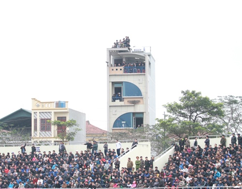 CDV Quang Ninh danh du voi tu than de xem V.League hinh anh