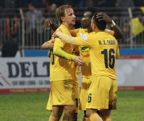 Bau De: Choi tien tuoi, mo vo dich V.League hinh anh