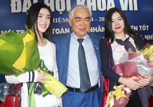 Tan chu tich VFF Le Hung Dung khoe hai 'cong chua' hinh anh