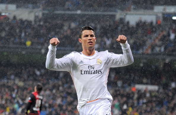 Thuyen truong Real tuc gian vi Ronaldo bi CDV nha la o hinh anh