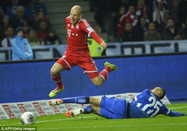 David Moyes rất e ngại trọng tài sẽ bị Robben qua mặt bằng những pha ăn vạ.