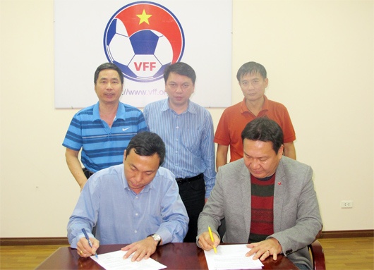 HLV Hoang Van Phuc chinh thuc roi ghe thuyen truong DTVN hinh anh