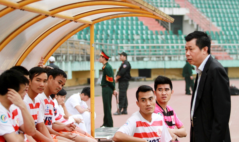 Cau thu gap bau Truong luc nua dem, khoc xin tha toi hinh anh