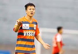 9 cau thu ca do khong duoc di lai tu do tu hom nay hinh anh