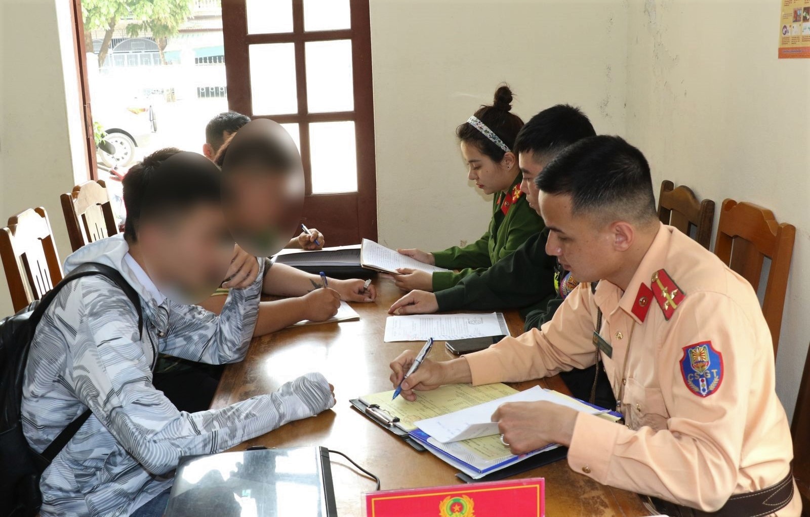 Xu phat 2 nhom thanh thieu nien danh vong, vuot den do o Thanh Hoa hinh anh