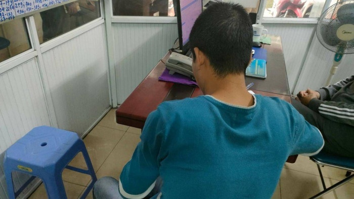 Tam dinh chi tai xe taxi bi to bo roi nguoi gia, tre nho hinh anh