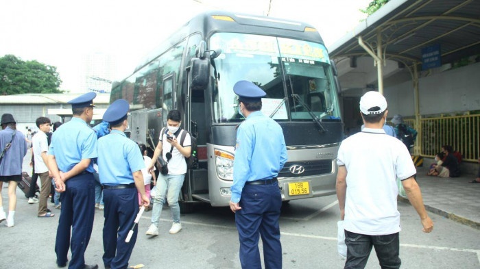 xu phat oto khach anh 1