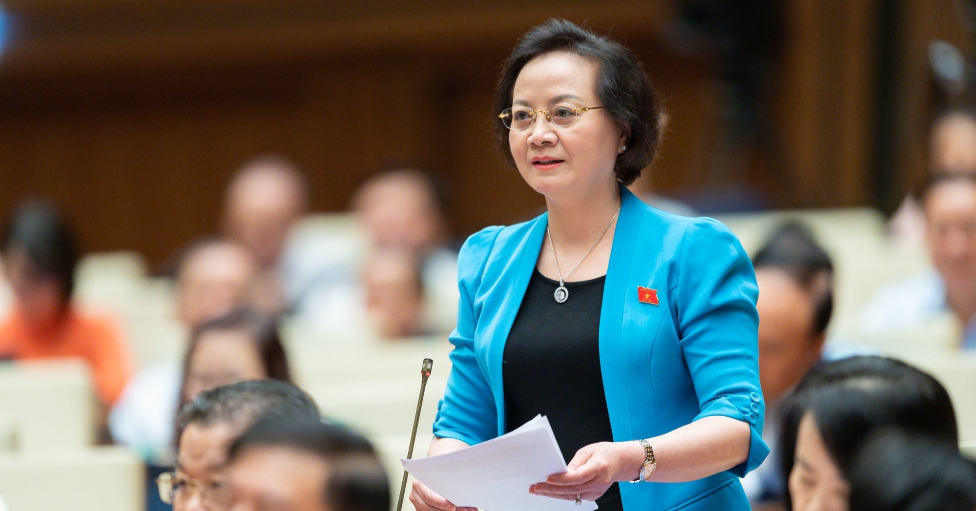 De xuat chi gan 10.000 ty khuyen khich can bo doi du nghi huu som hinh anh