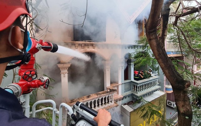 Chay quan bar o pho Tay Hai Phong, 3 nguoi mac ket hinh anh