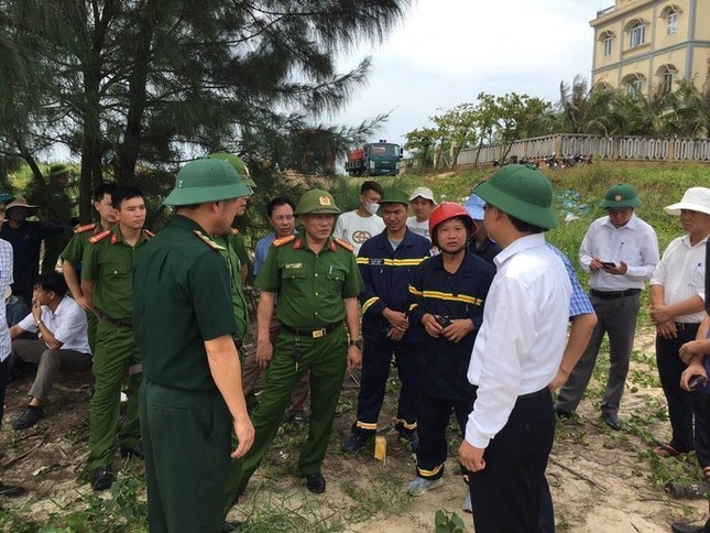 Hai vo chong mat tich khi di danh ca tren bien hinh anh