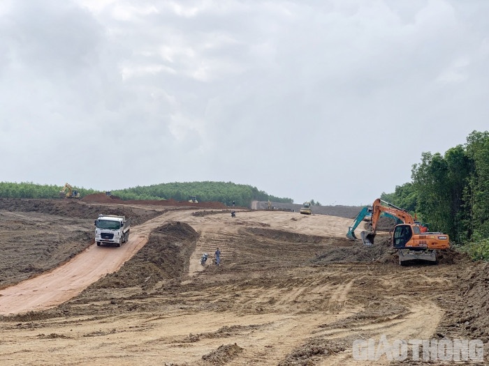 Go vuong co che di doi ha tang phuc vu thi cong cao toc Bac - Nam hinh anh