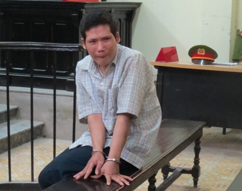 Ke do xang thieu vo nga quy truoc vanh mong ngua hinh anh