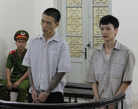 An mang giua dem vi tieng xe may hinh anh