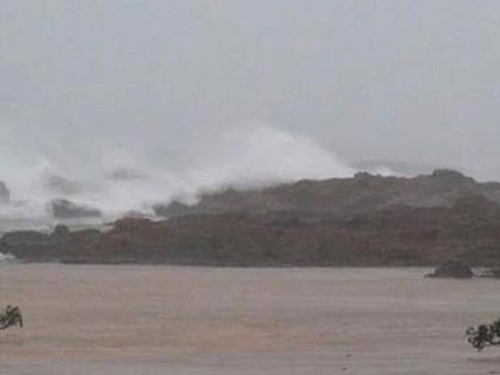 Mot hon dao tren vinh Ha Long bi sat lo hinh anh