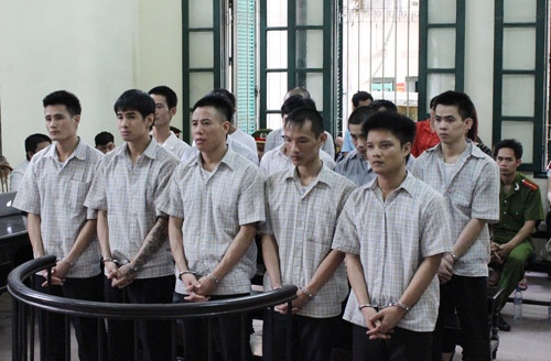 Cuu cong an nho nguoi doi no bi phat 30 thang tu hinh anh