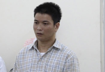 'Yeu rau xanh' hai be gai 8 tuoi quanh co choi toi hinh anh