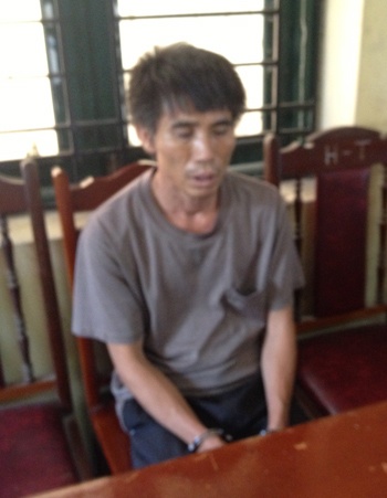 Dung xa beng giet vo roi co thu tren tran nha hinh anh