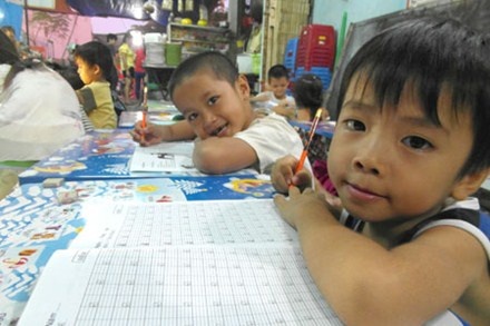 Cam dong voi lop hoc i to giua phon hoa Sai thanh hinh anh