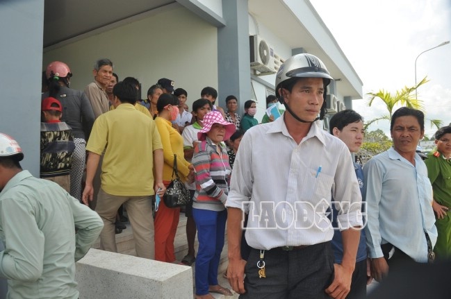 Phut giam doc tu vong vi cuu nhan vien vu 6 nguoi chet tham hinh anh