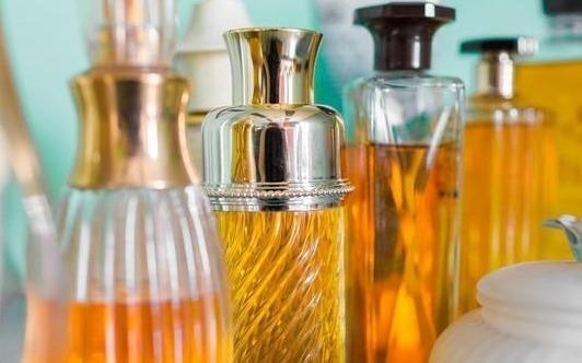 Ban can biet nhung dieu nay de tranh mua phai nuoc hoa gia hinh anh